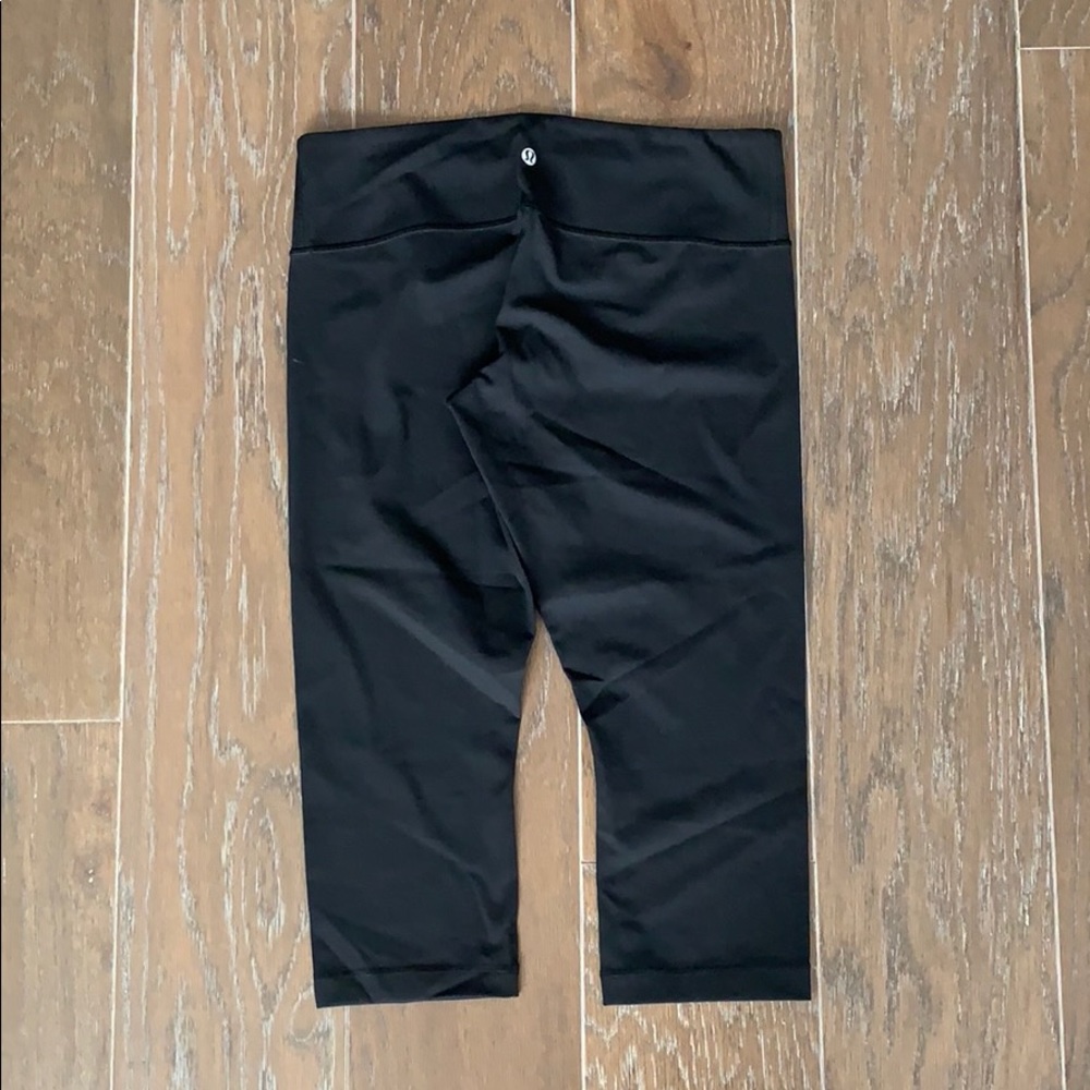 Lululemon black crops - luxtreme fabric